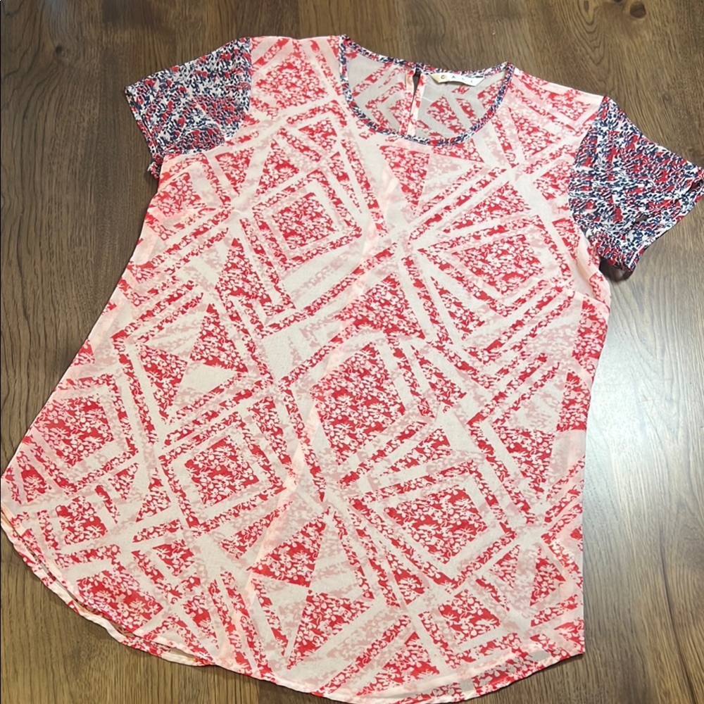 Cabi Sheer Women’s Short Sleeve Red Patterned Women's Top With Navy Sleeve S